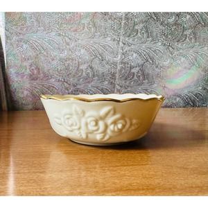 Vintage Rosebud collection by Lenox All purpose bowl with gold trim